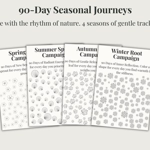 K&ouml;nnte beinhalten: Vier wei&szlig;e Papierb&ouml;gen mit saisonalen Themen: Fr&uuml;hling, Sommer, Herbst und Winter. Jedes Blatt hat einen Titel und Text mit Illustrationen von Blumen, Muscheln, Bl&auml;ttern und Schneeflocken. Der Text lautet "90-Day Seasonal Journeys."