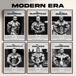 以下が含まれることがあります： MODERN ERAと題された6枚の白黒フレーム入りポスターのコレクション。ハディ・チョーパン、クリス・バムステッド、サムソン・ダウダ、マイク・ゾンマーフェルト、ニック・ウォーカー、デレク・ランスフォードのボディビルダーのポートレートが、それぞれの署名とテキストと共に描かれています。