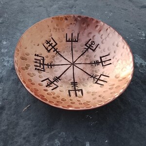 Handmade Pure Copper Vegvísir Bowl – Viking Compass Altar Dish – Norse Pagan Decor – Hammered Copper Offering Plate – 4 Inch Ritual Bowl