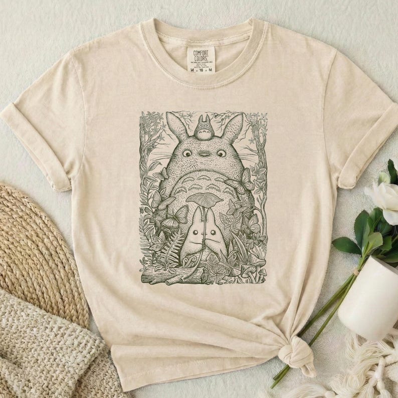 Camiseta com estampa vintage do Meu Vizinho Totoro, perfeita para fãs de anime do Studio Ghibli. imagem 9