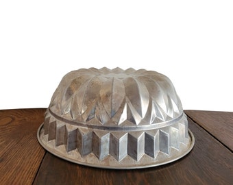 vintage Cake Pan ou Jello Mold Aluminium Cake Pan - vintage Décor de cuisine ou Photo Prop