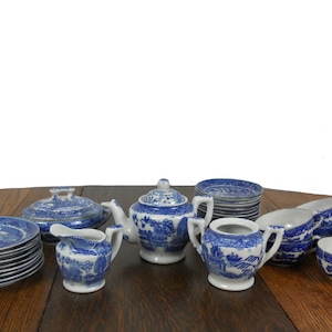 Vintage Blue Willow Toy China Childrens Matching 34 Piece Set Teapot, Creamer, Sugar Bowl, Saucers, Plates & Serving Dish