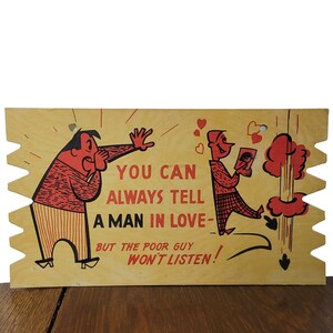 Vintage Humor Postal 1950 Komic Kard Humor - Aglomerado - Hecho en Japón - Siempre puedes decirle a un hombre enamorado pero el pobre no escuchará
