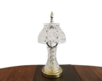 Lámpara vintage Lámpara de mesa de mediados de siglo de cristal tallado con base de tono dorado - Decoración del hogar o decoración de la oficina de los años 60 - OBRAS