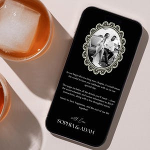 Luxe trouwwebsite-template met RSVP en elegante zwarte digitale uitnodiging. Volledig aanpasbare Canva-trouwwebsite. afbeelding 4