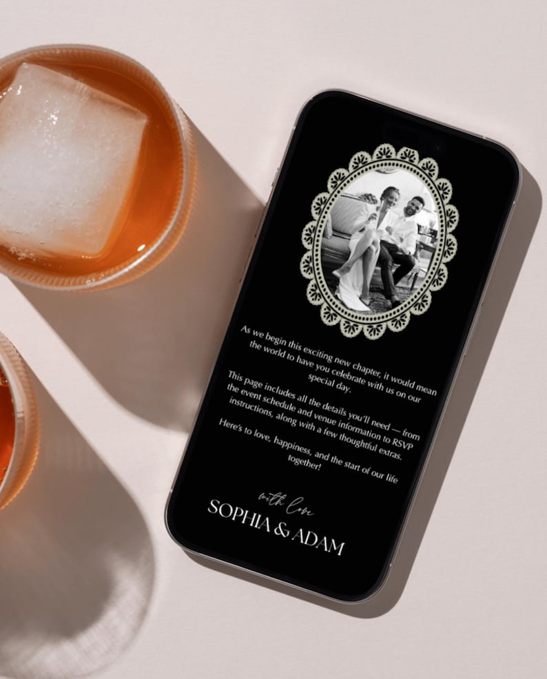 Luxe trouwwebsite-template met RSVP en elegante zwarte digitale uitnodiging. Volledig aanpasbare Canva-trouwwebsite. afbeelding 4