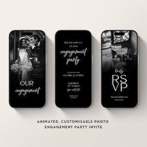 Op de afbeelding: Drie zwarte smartphones met digitale uitnodigingen voor een verlovingsfeest. De schermen tonen zwart-witfotografie, elegante schreef- en scriptlettertypes en tekst waaronder "OUR engagement", "PLEASE JOIN US AT OUR engagement party" en "Kindly RSVP".