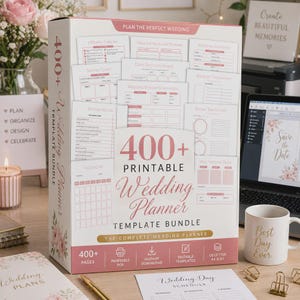 Op de afbeelding: Een trouwplanner-sjabloonbundel met meer dan 400 pagina's. De doos is wit met roze accenten en bevat de tekst "400+ Printable Wedding Planner Template Bundle". Inclusief afdrukbare PDF, direct downloaden en bewerkbare sjablonen.
