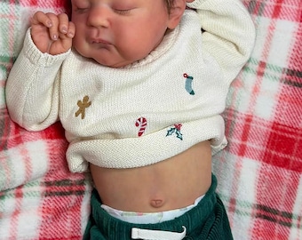 Muñeco bebé reborn durmiendo de 48 cm (19 pulgadas) – Recién nacido realista con cabello oscuro y atuendo navideño