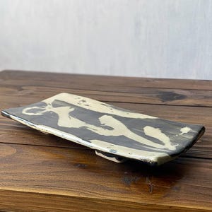 Prato de sushi de cerâmica artesanal - prato de servir wabi-sabi - cerâmica natural - travessa de cerâmica estilo japonês