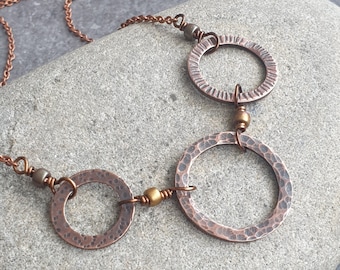 Collier cercle en cuivre, bijoux géométriques, cadeau de 7e anniversaire, collier anneaux liés, bijoux rustiques