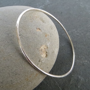 Silver skinny bangle, Slim stacking bracelet, Solid 925 sterling round bangle, Hammered silver bangle