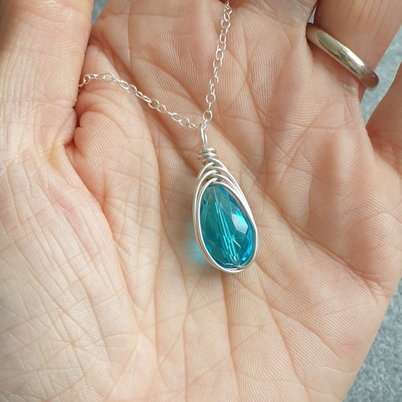 Turquoise kristallen hanger, Raindrop ketting, Bruidsmeisje cadeau, Helderblauw glas, Sterling zilver, Weer geïnspireerde sieraden afbeelding 4