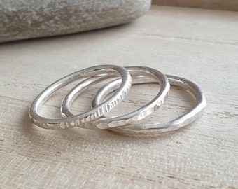 Bagues empilables en argent, bagues en argent martelé, bijoux minimalistes, bague en argent simple, toutes tailles réalisées sur commande