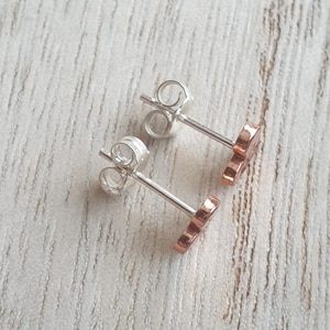 Koperen hartstekers, cadeau 7e verjaardag, kleine eenvoudige stekers, massief koperen sieraden, romantisch cadeau voor vrouw, koper aanwezig afbeelding 7