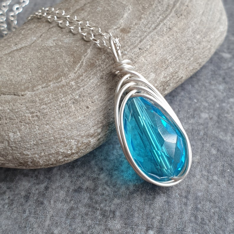 Turquoise kristallen hanger, Raindrop ketting, Bruidsmeisje cadeau, Helderblauw glas, Sterling zilver, Weer geïnspireerde sieraden afbeelding 5