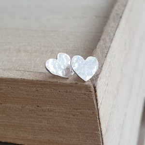 Koperen hartstekers, cadeau 7e verjaardag, kleine eenvoudige stekers, massief koperen sieraden, romantisch cadeau voor vrouw, koper aanwezig afbeelding 10