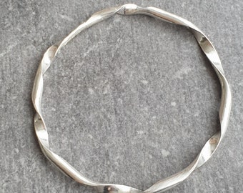 Silver twist bangle, Spiral bracelet, Solid silver stacker, Sterling ribbon bangle, Modern ladies bangle Silver twist bangle, Spiral bracelet, Solid silver stacker, Sterling ribbon bangle, Modern ladies bangle