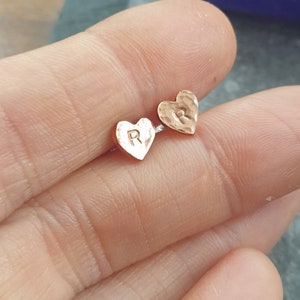 Copper heart stud earrings, 7th anniversary gift, Tiny simple studs, Solid copper jewellery, Romantic gift for wife, Copper present 画像 9