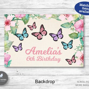 Peut inclure: Une toile de fond florale rose et verte avec des papillons pour une f&ecirc;te d'anniversaire de 6 ans. La toile de fond pr&eacute;sente le nom "Amelia's" et le texte "6th Birthday".