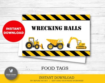 Può includere: Etichette per alimenti stampabili con un camioncino giallo per l'edilizia, un camioncino ribaltabile giallo e un escavatore giallo. Il testo "Wrecking Balls" è stampato in lettere nere su sfondo bianco. Le etichette sono progettate per una festa a tema edile.