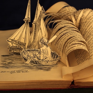 Cartão de aniversário da Ilha do Tesouro de uma escultura de livro alterada