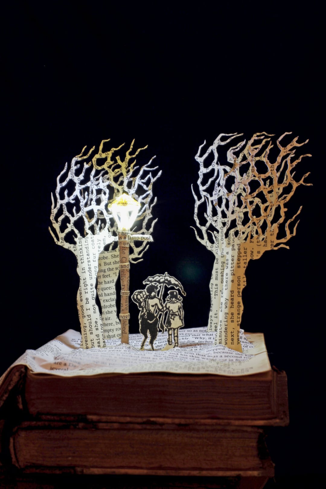 M Tumnus Et Lucy La Lampe Narnia Lampe Carte Danniversaire Etsy France m-tumnus-et-lucy-la-lampe-narnia-lampe-carte-danniversaire-etsy-france