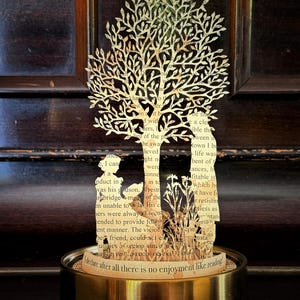 Orgoglio e pregiudizio Jane Austen citazione albero carta arte diorama in cupola di vetro