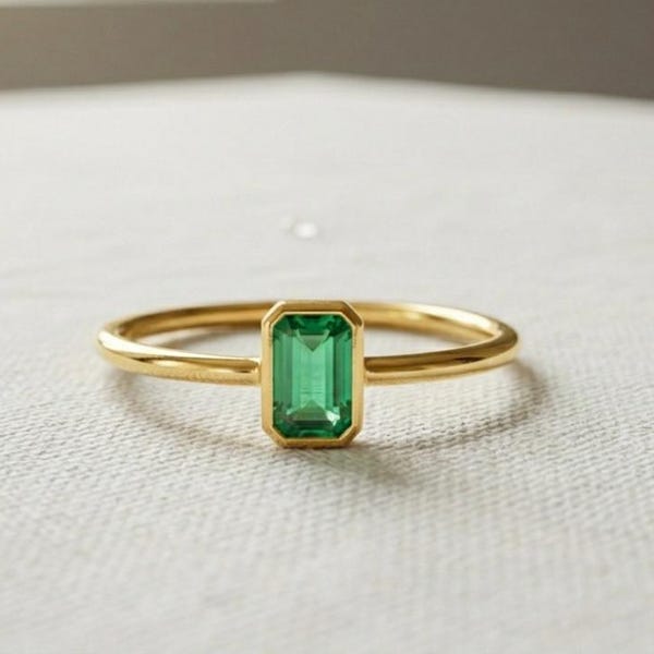 14K Solid Gold Emerald Cut Ring – Bezel Set Green Stone – Fine Minimal Jewelry for Women