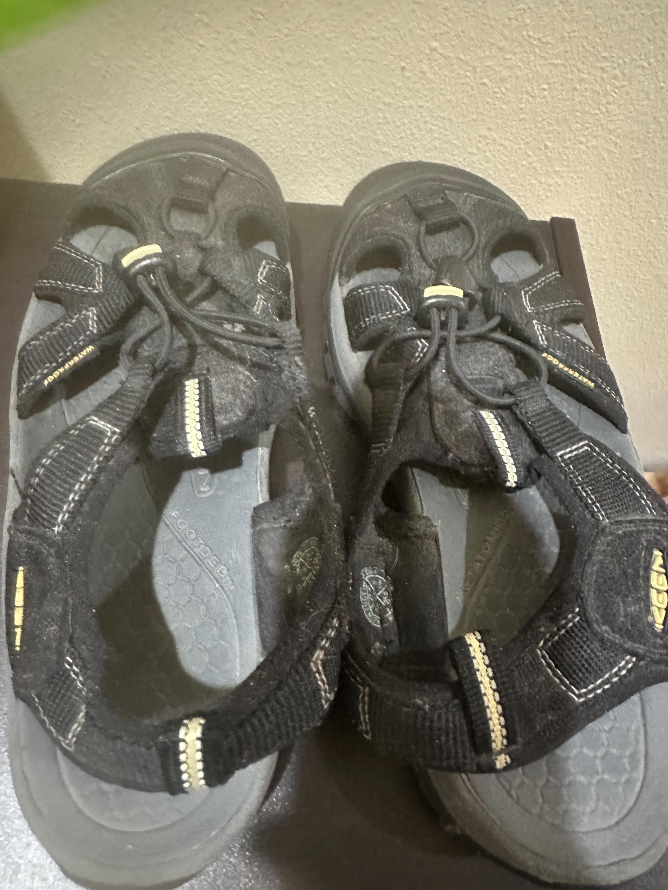 Keen Tan and Black Closed-Toe Outdoor Sandals KEEN Men main image 2