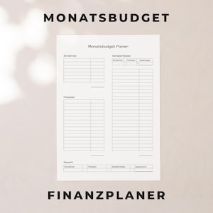 Könnte beinhalten: Ein weißes Monatsbudget-Planer-Blatt mit schwarzem Text und Rasterlinien. Das Dokument enthält Abschnitte mit den Bezeichnungen Monatsbudget Planer, Einnahmen, Variable Kosten, Fixkosten und Gesamt zur Erfassung von Einnahmen und Ausgaben.