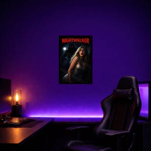 Può includere: Un poster incorniciato con il titolo "NIGHTWALKER" in lettere rosse. L'opera raffigura una donna in abito argentato, spaventata, con una figura oscura dietro di lei. Lo sfondo è scuro, con una luna piena.