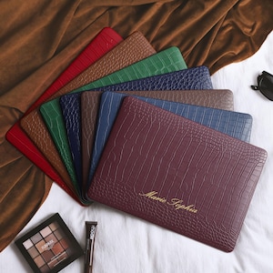 Custodia per MacBook in pelle personalizzata con texture coccodrillo per modelli Neo 2026, MacBook M5 Air 13/15 pollici, MacBook Pro 13 14 15 16.