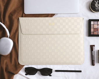 Beige Plaid Gold Name Personalization Leather Laptop Sleeve, Fits 13–16 inch Laptops Protective Case with Magnetic Closure