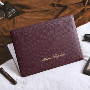 Crocodile Texture Personalized Leather MacBook Case for 2026 Neo, MacBook M5 Air 13/15 Inch, MacBook Pro 13 14 15 16 Laptop Cover