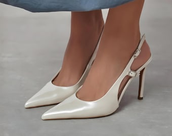 パールパテントレザーのスリングバックブライダルハイヒール｜ポインテッドトゥウェディングパンプス｜ブライダルサンダル