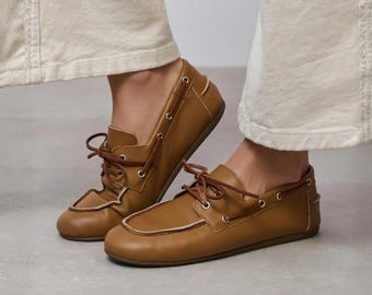 Mocasines de cuero marrón con cordones / Zapatos náuticos minimalistas / Mocasines para mujer / Zapatos con cordones / Zapatos planos