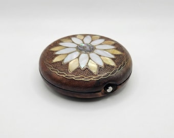 Handmade Wood Compact Mirror with Mother of Pearl Inlay, Daisy Pattern Pocket Mirror, Personalized Bridesmaid Gift, Wooden Purse Mirror