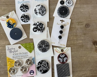 La Mode Buttons 1 Inch Black Blue White Floral Sewing Accessories Lot of 10