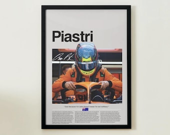 Puede incluir: Póster enmarcado en negro con una fotografía de un piloto de Fórmula 1 con traje y casco naranja. El nombre "Piastri" está impreso en la parte superior, con una cita debajo. El piloto está sentado en un coche de carreras.