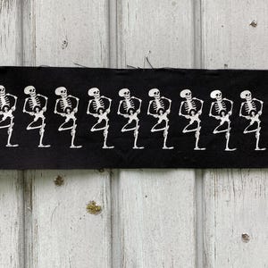 Patch met zeefdruk skeletdans | Griezelige enge skeletten Meme | DIY korst punk gothic metal | Opnaaien voor Battle Vest Jacket Bag