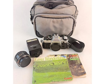 Cámara Canon AE-1 Program de 35 mm, vintage, sin probar, con objetivo de 50 mm 1:1.8 y accesorios.