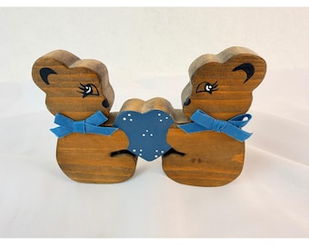 Osos de madera vintage hechos a mano con corazón azul, figura decorativa para estante.