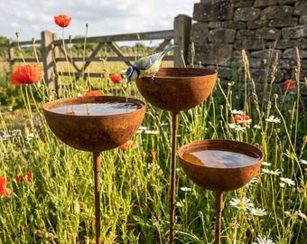 Handgemaakte rustieke tuinset vogelbadset - tuindecoratie buiten - Cadeau voor plantenliefhebbers - 3-delige handgemaakte rustieke metalen set