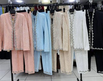 Completo due pezzi ricamato: tailleur pantalone in tessuto italiano con finiture decorate