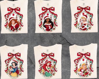 Maglietta natalizia delle Principesse Disney, maglietta con grafica a tema ghirlanda natalizia, top coordinato carino, regalo di Natale per la squadra reale, felpa coordinata