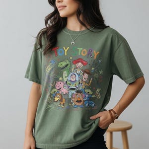 Toy Story-tröja, retrografiktröja, kläder för animationsfans, Pixar-karaktärströja, födelsedagspresent till honom eller henne, vintagefilmsmerchandise bild 6