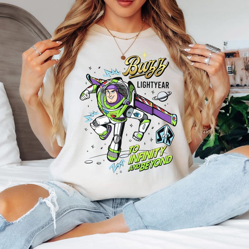 Sudadera de Buzz Lightyear, Camiseta "Hasta el infinito y más allá", Viaje familiar de Toy Story, Camiseta de Disney Space Ranger, Viaje a Disneyland, Toy Story retro imagen 5