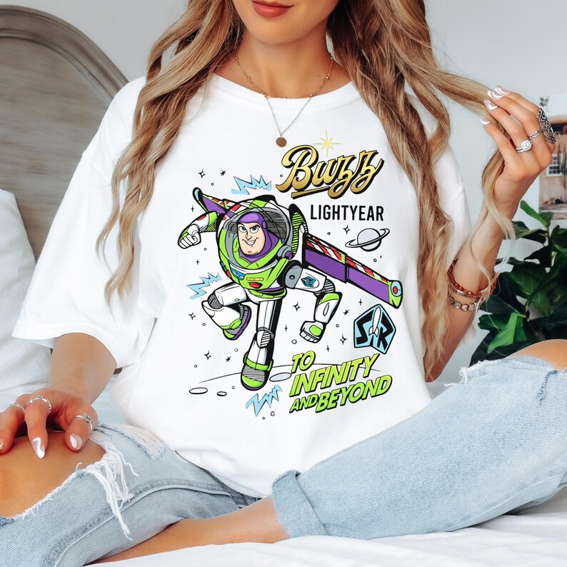 Sudadera de Buzz Lightyear, Camiseta "Hasta el infinito y más allá", Viaje familiar de Toy Story, Camiseta de Disney Space Ranger, Viaje a Disneyland, Toy Story retro imagen 4