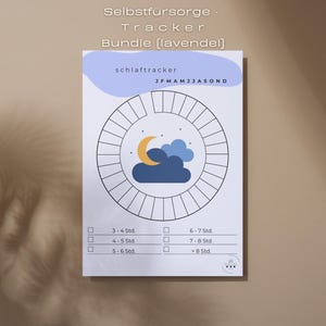 Könnte beinhalten: Ein weißes Schlaftracker-Bundle mit dem Text "Selbstfürsorge Tracker Bundle (lavendel)". Der Tracker hat ein kreisförmiges Design mit einer Mond- und Wolkengrafik. Die Monate des Jahres sind um den Kreis herum aufgelistet.